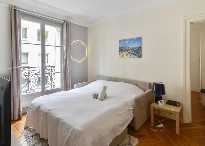 Apartman Haussman Et Son Balcon - Welkeys
