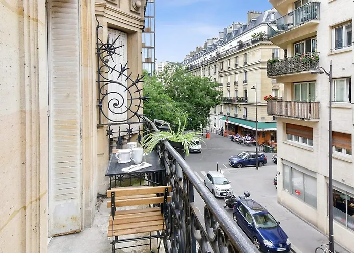 Haussman Et Son Balcon - Welkeys * Párizs